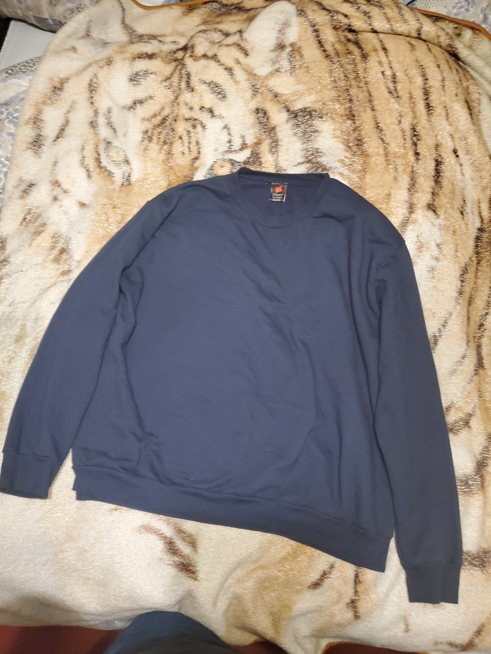 Hanes Men's Navy Crewneck Sweatshirt - Picture 1 of 3